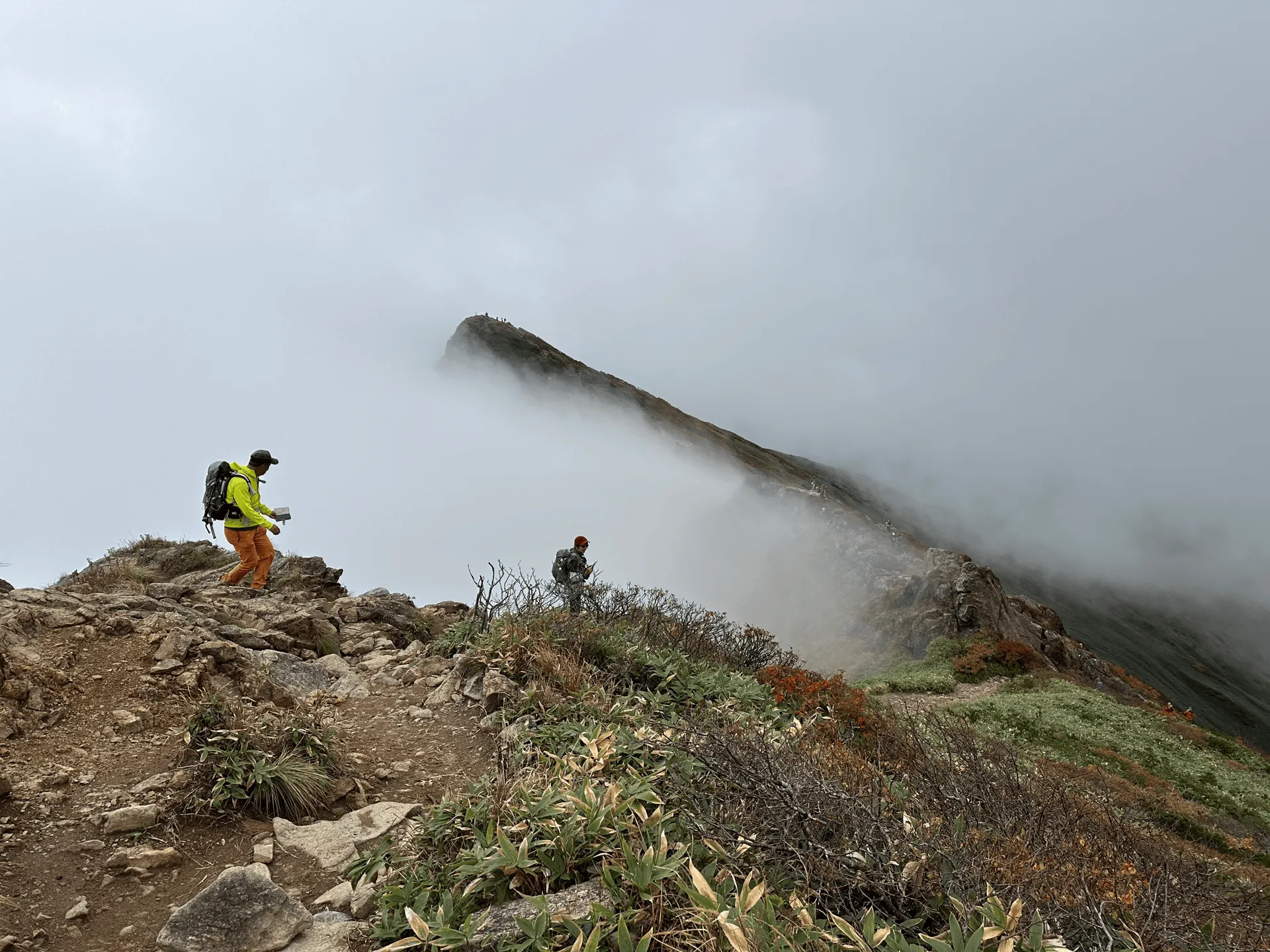 The tip of Toma-no-mi peeking out from the fog